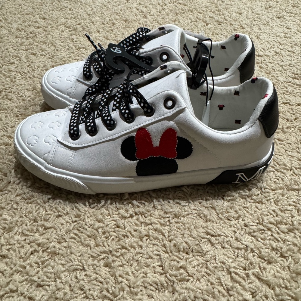 Women’s Disney Minnie Mouse sneakers